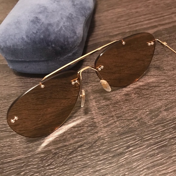 AUTHENTIC GUCCI SHADES WITH CASE - Picture 3 of 4